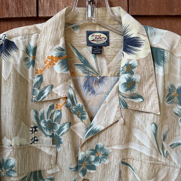 EUC Tommy Bahama Hawaiian Print Short Sleeve Camp Shirt in Men's X-Large - Picture 2 of 8